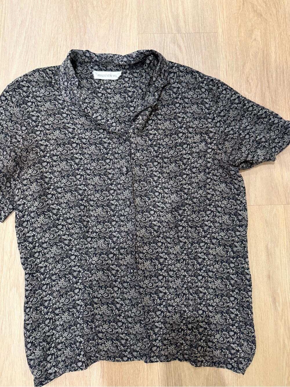 Vintage Jones New York Black and White Paisley Button-Down Shirt